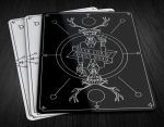 
						DEER LORD! é um jogo de cartas para pessoas que gostam de enganar, manipular e confudir os outros. Cada jogador precisa fazer coisas sem que os outros  jogadores percebam que está fazendo algo por causa de uma carta. Algumas das -ações- são elogiar, bater a própria cabeça na mesa ou inventar histórias.<br />
<br />
Além disso, o jogo também possui duelos que acontecem entre 2 jogadores, onde quem jogar a carta de duelo escolhe o oponente. O grupo decide quem vence o duelo. Por fim, toda vez que um jogador quiser acusar outro de estar fazendo alguma coisa, deve gritar -DEER LORD!-.<br />
<br />
Cada jogador compra 5 cartas (7 para um jogo mais longo). Vence o jogo quem ficar sem cartas na mão primeiro. Um jogo dura aproximadamente 1 hora e é jogado por 4 a 8 pessoas.					
				 -  Jogos Festivos -  Blefe; Jogo de Cartas; Jogo Festivo; Humor -  Atuação; Narração de Histórias; Movimento de Área; Leilão