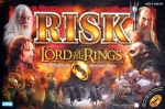 
						Versão de Risk com as seguintes diferenças:<br />
<br />
- mapa da Terra Média, e os símbolos representam os exércitos desse mundo ficcional.<br />
<br />
- Você joga com o bem ou mal.<br />
<br />
- Líderes, missões e locais de poder foram adicionados.<br />
<br />
- O Um Anel funciona como um mecanismo de tempo, quando sai do tabuleiro, o jogo termina.					
				 -  Jogos Temáticos -  Aventura; Tema de Cinema/TV/Rádio; Fantasia; Baseado em Romance -  Campanha/ Batalhas Dirigidas por Cartas; Controle/Influência de Área; Movimento de Área