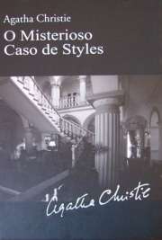 O primeiro e um dos mais famosos mistérios solucionados por Hercule Poirot, o caso Styles começa quando uma aristocrata inglesa morre trancada em seu quarto, vítima de um aparente ataque cardíaco. A coisa ficaria por aí, não fosse a suspeita de envenenamento levantada pelo médico da família.