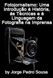   O fotojornalismo é uma actividade singular que usa a fotografia como um veículo de observação, de informação, de análise e de opinião sobre a vida humana e a existentes no panorama editorial em língua portuguesa. O fotojornalismo ajuda a vender jornais