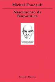 O curso ministrado por Michel Foucault no Collège de France de janeiro a abril de 1979, Nascimento da biopolítica, se inscreve na continuidade do curso do ano anterior, Segurança, território, população. Depois de mostrar como, no século XVIII, a economia política assinala o nascimento de uma nova razão governamental - governar menos, por uma preocupação de eficácia máxima, em função da naturalidade dos fenômenos com que se tem de lidar -, Michel Foucault empreende a análise das formas dessa governamentalidade liberal.