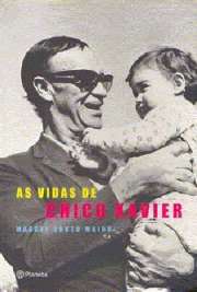 Eram pouco mais de 19h30 de domingo 30 de junho de 2002, quando o coração
de Chico Xavier parou.
Chico tinha acabado de deitar-se na cama estreita de seu quarto acanhado para
mais uma noite de sono. Pouco antes de dormir, ergueu as mãos para o alto, como
sempre fazia, e rezou pela última vez.
Chico morreu em casa, como queria, sem dor nem sofrimento.
Poucas horas antes, ele chamou o enfermeiro que sempre o acompanhava.
Precisava de ajuda para fazer a barba, mas Sidnei tinha viajado. A reação de
Chico, ao saber da viagem, foi rápida e intrigante:
- Não vai dar tempo.
Nos últimos dias, a cozinheira da casa, Josiane Alberto, estranhou o
comportamento de Chico. Bastava ela trazer um copo de água para Chico agradecer:
- Jesus vai te abençoar. Muito obrigado.
Passou a sem...