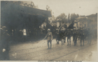 Desfile do cortejo da victoria em Bruxelas : [contingente do Corpo Expedicionário Português, integrado no desfile das forças aliadas] : [Guerra 1914-1918]. - [S.l. : s.n., 1919-20]. - 1 postal : sépia ; 8,5x13,5 cm