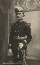 VASQUES, fl. ca 1906-191<br/>General Pereira dEça : [Guerra 1914-1918] / Fotª Vasques [1914-18]. - 1 foto : sépia, maqueta de postal ilustrado ; 13,5x8,5 cm