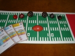 
						Jogo que simula uma partida de futebol americano. Várias situações reais são reproduzidas neste jogo, tais como: kick off, jogadas de passe e jogadas de corrida, fumble, onside kick, Hail Mary, field goal e conversão de dois pontos. Para quem gosta de futebol americano mas não quer/consegue importar jogos produzidos nos Estados Unidos, este é o jogo ideal, pois os componentes podem ser feitos em casa, com exceção dos dados, que podem ser conseguidos em lojas de RPG. (Jogo criado por Igor Godoy Bueno)					
				 -  Jogos de Estratégia -  Esportes; Transporte; Luta -  Administração de Cartas; Rolagem de Dados; Construção de Rotas; Controle/Influência de Área