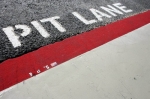 
						Pitlane é um jogo de tabuleiro que simula uma corrida de Fórmula 1. A corrida é uma sequência de rodadas do jogo, que são divididos em planejamento e movimento. ?? um jogo onde planejar estrategicamente seus movimentos é essencial. Cada piloto tem o seu próprio baralho de cartas -movimento-, que incluem linhas retas, curvas, frenagem e cartas de ultrapassagem. A cada rodada você pode pegar um máximo de 4 cartas, na ordem que você quiser executá-las, e então move o carro do seu piloto de acordo com as direções das cartas, através da pista. Mas cuidado, pegar todas as 4 cartas de uma vez pode resultar em colisões com outros pilotos, indo para fora da pista, ou ficar sem combustível. <br />
<br />
Antes de uma corrida começar, você deve escolher a sua carga de combustível e de pneus de acordo com diferentes tipos de variáveis, como condições climáticas, onde as temperaturas mais quentes resultam em mais rápido desgaste dos pneus, e também a sua estratégia de combustível, como você deve escolher o seu combustível de corrida para a qualificação. Para tomar essas decisões, você olha para as várias estatísticas nas cartas de informações dos pilotos, e coloca marcadores em cima da carga de combustível inicial e estatísticas, que mudam ao longo da corrida.					
				 -  Jogos de Estratégia; Jogos Familiares -  Jogo de Cartas; Corrida; Jogo Festivo; Jogo Festivo -  Ação Simultânea; Cooperativo; Jogadores com Diferentes Habilidades; Rolagem de Dados