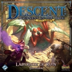 
						Situado em uma região inexplorada de Terrinoth, Descent: Journeys in the Dark (Second Edition) - Labyrinth of Ruin leva os jogadores a uma viagem fascinante para os restos quebrados de uma cidade esquecida. Ao longo das muitas missões incluídas nesta expansão, os heróis irão contar com a ajuda de aliados únicos em sua missão de parar o senhor do mal.<br />
<br />
A campanha abrangente em Labyrinth of Ruin apresenta dezenove missões narrativamente ricas. Enquanto elas podem ser desfrutadas como experiências autônomas, essas aventuras envolventes foram projetadas com o modo campanha em mente, contando a história de uma feiticeira enigmática que traz a escuridão para o mundo. Como a campanha do jogo base, -The Shadow Rune-, Labyrinth of Ruin usa um sistema de enredo inteligente que reage aos sucessos e fracassos dos jogadores. Com cada missão completada com sucesso, ou os heróis ou o senhor do mal irão crescer em poder... que conduz a um confronto emocionante no final da campanha!<br />
<br />
Um novo baralho de Overlord em Labyrinth of Ruin fornece uma alternativa de quinze cartas básicas do jogo principal, enquanto os novos monstros ardilosos adicionam a sua força para o mal. Jogadores herói beneficiam-se da adição de quatro novos personagens valentes e quatro novas classes versáteis: Beastmaster, Treasure Hunter, Hexer, e Apothecary. Tudo isto - juntamente com as novas cartas de viagem, itens e dois dados de energia verde - garantem a personalização ainda maior e maior longevidade ao jogo.					
				 -  Jogos Temáticos -  Aventura; Jogo de Dados; Exploração; Fantasia -  Jogadores com Diferentes Habilidades; Jogo em Equipe; Rolagem de Dados; RPG