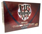 
						Em Vs. System 2PCG, os jogadores escolhem um personagem principal, constroem um deck com exatamente 60 cartas, e tentam eliminar o personagem principal do outro jogador em um jogo de batalha de super-heróis. O primeiro set contém personagens apenas do Universo Marvel, mas serão lançados sets futuros com novos super heróis.<br />
<br />
Vs. System 2PCG é superficialmente semelhante ao primeiro jogo de cartas colecionáveis Vs. ?? um jogo reconstruído que leva um pouco de inspiração do original. O combate foi simplificado, a estrutura por sua vez é diferente, o sistema de recursos foi renovado, e o jogo não é mais colecionável. Uma única caixa contém um conjunto completo de todas as cartas					
				 -  Jogos Customizáveis -  Jogo de Cartas; Tema de Cinema/TV/Rádio; Estratégia Abstrata; Luta -  Administração de Cartas; Apostas; Construção de Baralho/Peças; Jogadores com Diferentes Habilidades