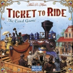 
						Ticket to Ride: The Card Game oferece toda a emoção, diversão e tensão do Ticket to Ride jogo de tabuleiro, mas com único sistema de jogo de cartas e um novo modo solitário.<br />
<br />
Os jogadores compram conjuntos de cartas ilustradas, que então são utilizadas para completar os Bilhetes de Destino - rotas entre duas cidades representadas em cada bilhete. Mas antes de utilizarem suas cartas de trem, os jogadores devem enfrentar o risco de -roubo de trem-, onde um outro jogador pode forçá-los a perder suas cartas.<br />
<br />
Contém 96 cartões ilustrados comboio de carros, 46 bilhetes destino, seis grandes Prêmio Cidade cartões, e um livro de regras.					
				 -  Jogos Familiares -  Jogo de Cartas; Jogo Festivo; Humor; Quebra-Cabeça -  Administração de Cartas; Colecionar Componentes; Rolagem de Dados; Force sua sorte