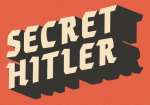 
						Secret Hitler é um jogo dramático de intriga política e traição definido na Alemanha de 1930. Cada jogador será secreta e aleatoriamente nomeado para ser um liberal ou um fascista, e um jogador será Secret Hitler. Os fascistas irão se coordenar para semear a desconfiança e instalarem seu líder sangue-frio; os liberais precisam encontrar e impedir o Secret Hitler antes que seja tarde demais. O time dos liberais sempre tem uma maioria.<br />
<br />
No início da partida, os jogadores fecham seus olhos, e os fascistas se revelam uns para os outros. Secret Hitler mantém seus olhos fechados, mas coloca seu dedão para cima para que os fascistas possam saber quem ele é. Os fascistas aprendem quem é Hitler, mas Hitler não sabe quem são seus companheiros fascistas e os liberais não sabem quem é quem.<br />
<br />
Cada rodada, os jogadores elegem um Presidente e um Chanceler que irão trabalhar juntos para decretar uma lei de um baralho aleatório. Se o governo passar uma lei fascista os jogadores precisam descobrir se foram traídos ou simplesmente azarados. Secret Hitles também apresenta poderes governamentais que surgem na partida quando os fascistas avançam. Os fascistas irão usar estes poderes para criarem caos a não ser que os liberais consigam puxar a nação de volta da beira da guerra.<br />
<br />
O objetivo do time liberal é fazer passar cinco políticas liberais ou assassinarem Secret Hitler. O objetivo do time fascista é passar seis politicas fascistas ou eleger Secret Hitler como Chanceler depois que três políticas fascistas forem aprovadas.					
				 -  Jogos Festivos; Espionagem; Fantasia; Ficção Científica -  Imprima e Jogue; Dedução; Jogo Festivo; Fantasia -  Jogo em Equipe; Jogo em Equipe; Movimento de Área; Rolagem de Dados